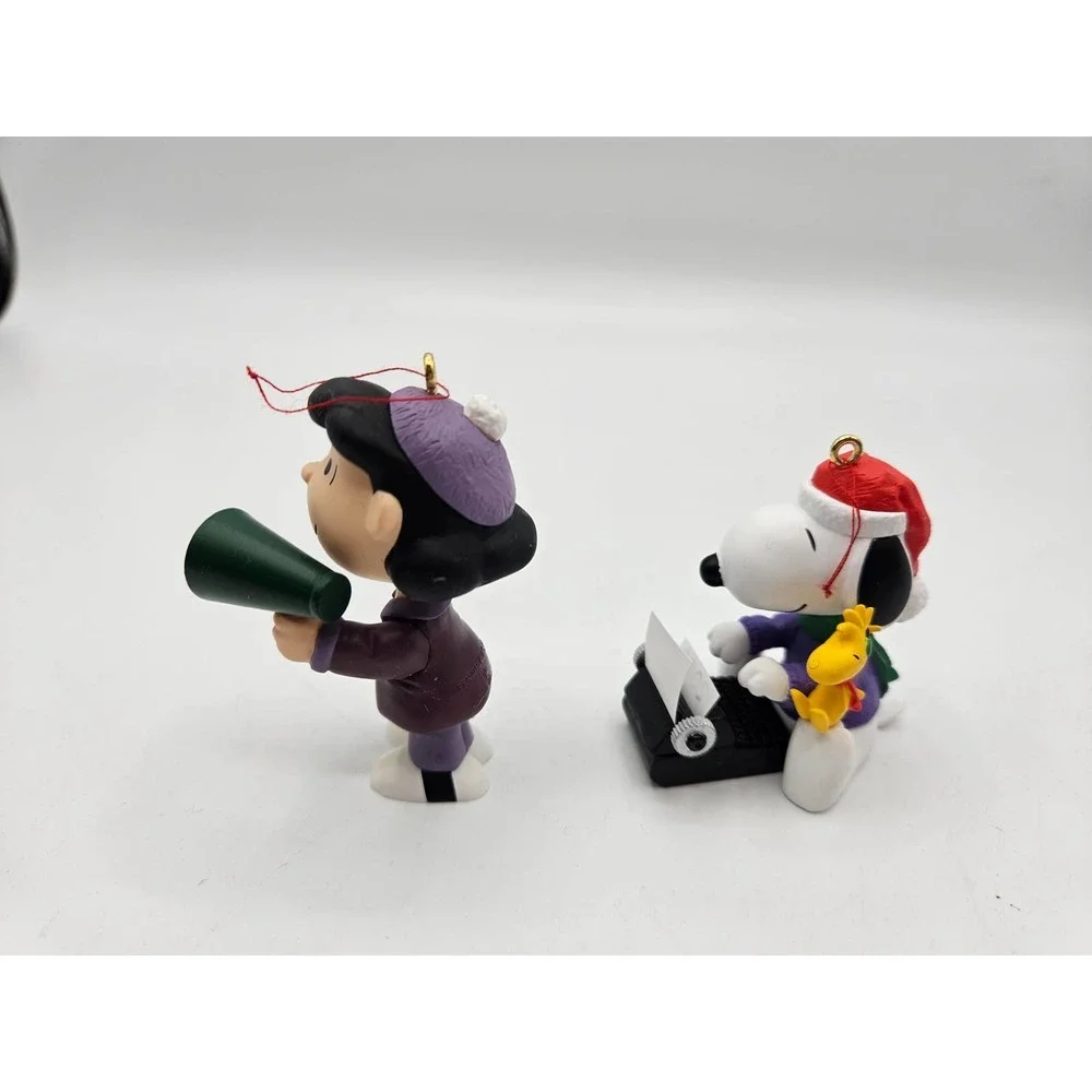Hallmark Peanuts A Snoopy Christmas Lucy 2000 & Literary Ace‎ Snoopy 2002